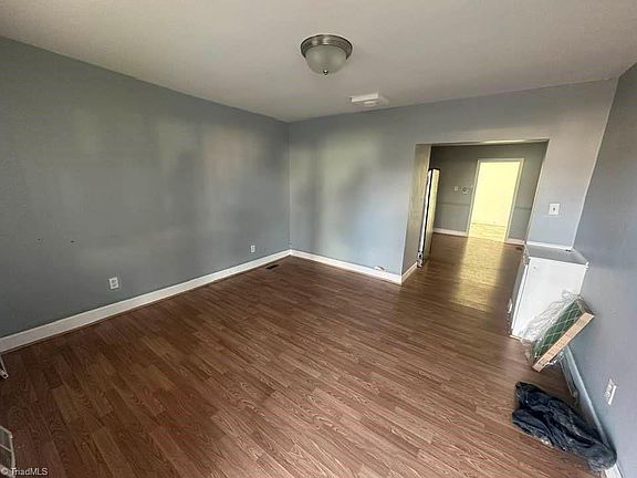 3rd image of 4008 Wooddale Ln