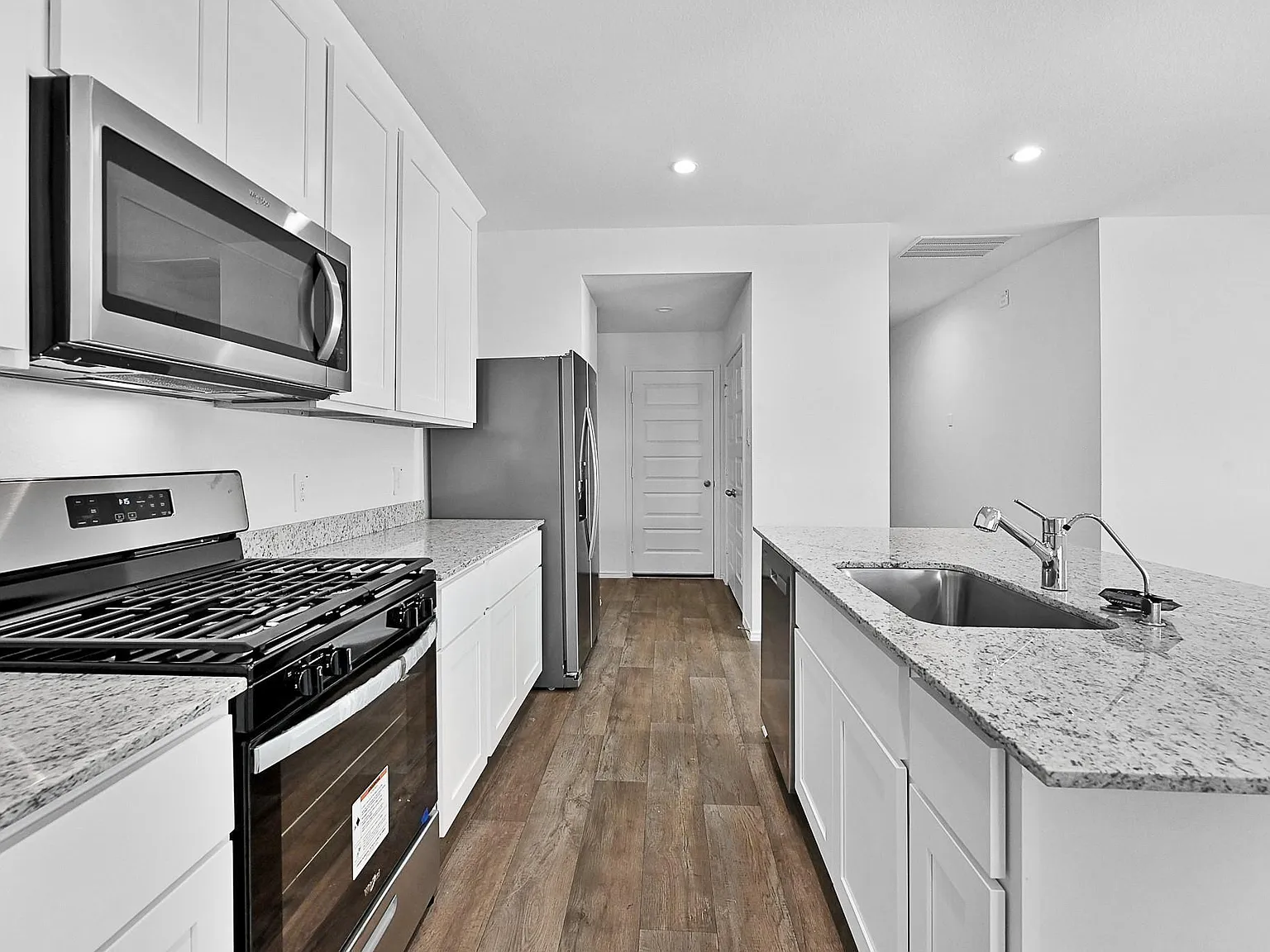 3 bed, 2.0 bath, $2,099 — Photo 4