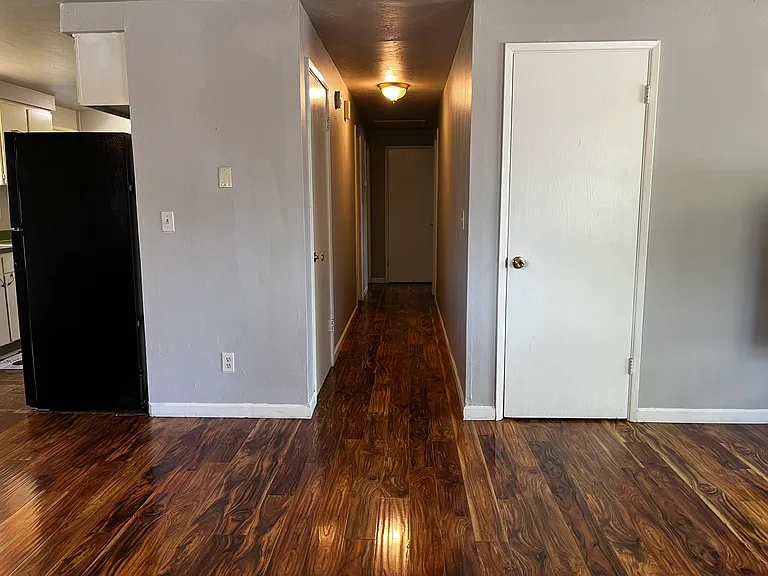 925 Olympic Ave — Photo 9