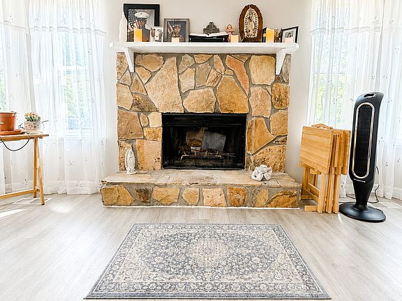 4th image of 5766 Western Hills Dr