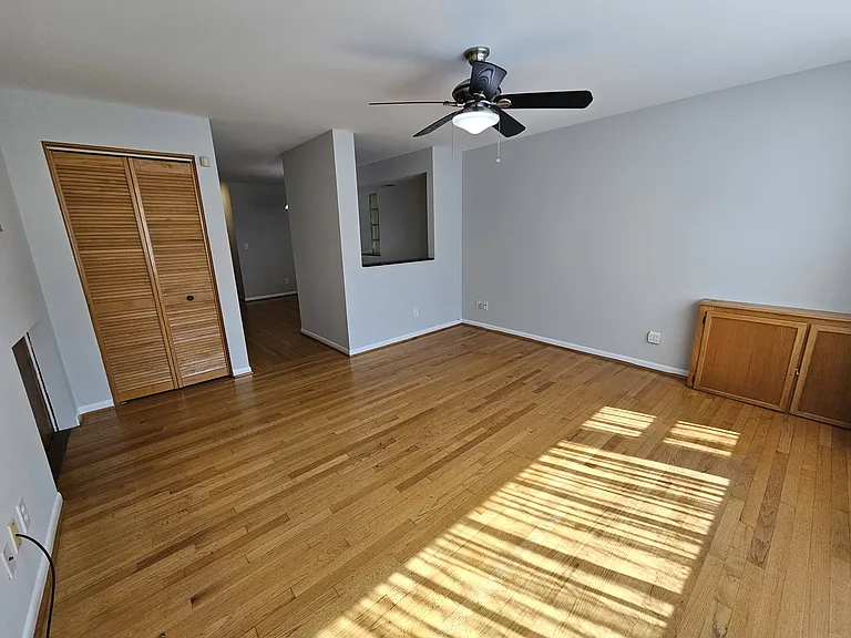 1140 W Barry Ave #1 — Photo 6