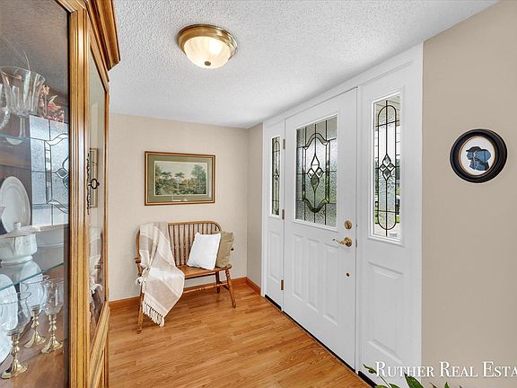 5th image of 2112 Emens Dr