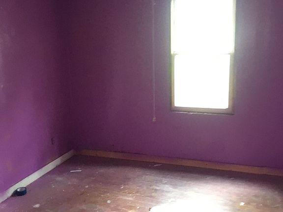 3rd image of 27648 W 4th Ave