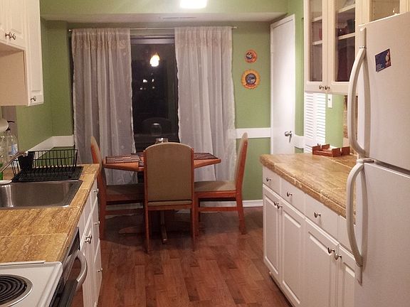 Eat-in Kitchen