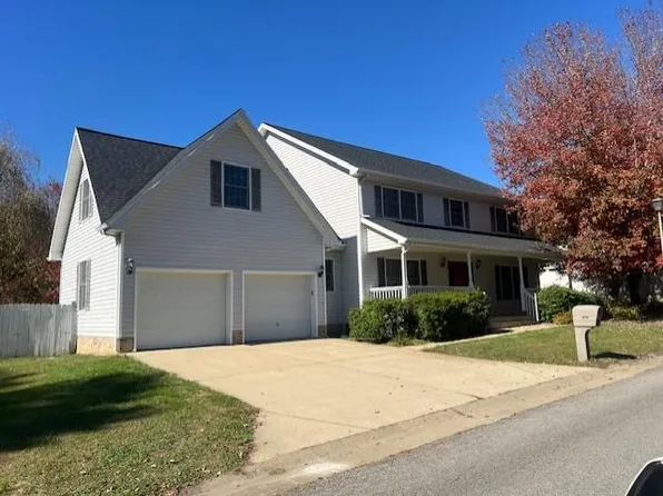 187 Bridge St, Staffordsville, KY 41256