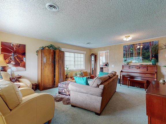 4th image of 107 Casey Ave