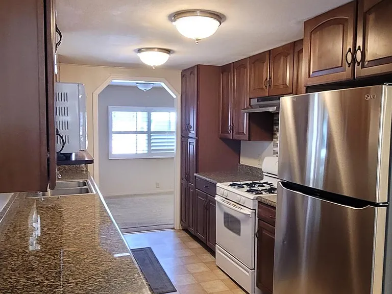 201 Manor Ct #29 — Photo 2