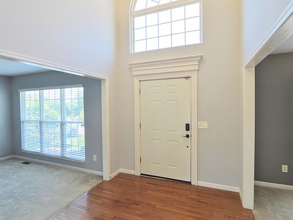 3rd image of 428 Glengarry Way