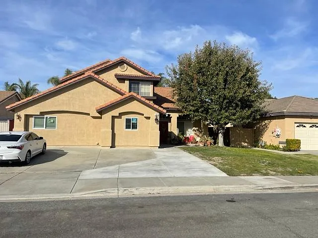 112 Corta St — Photo 1