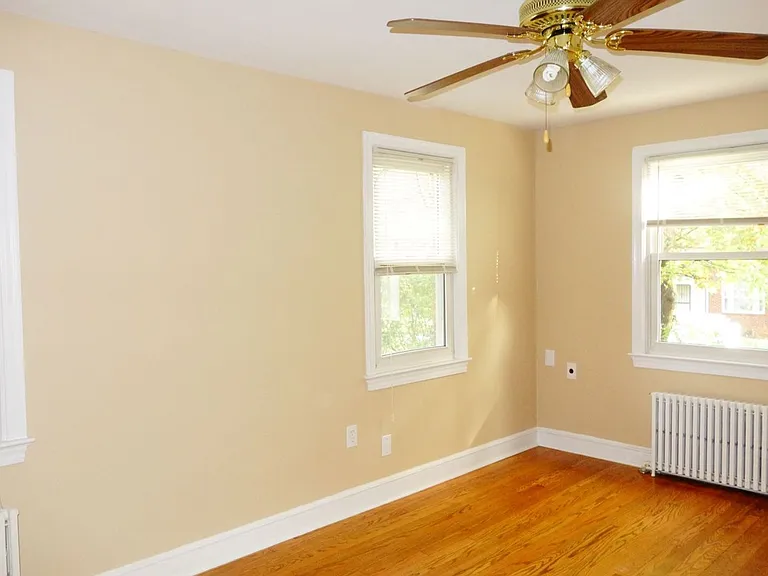 8206 Greenwood Ave — Photo 58