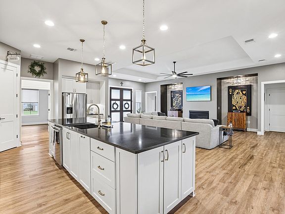 3rd image of 113 Crystal Ln