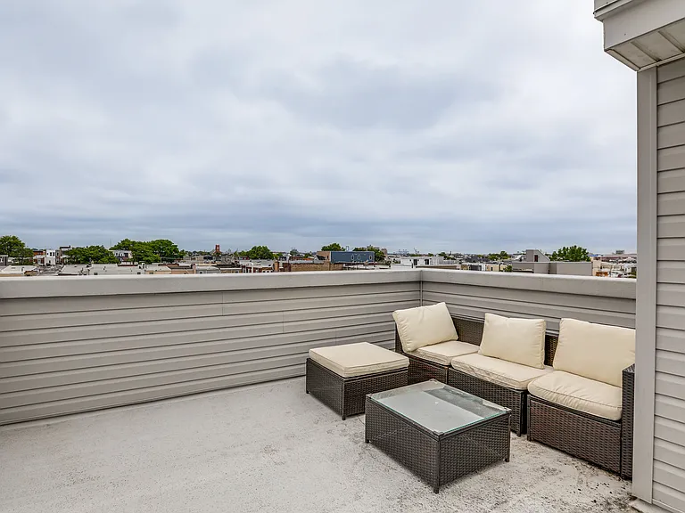 1322 S Mole St — Photo 22