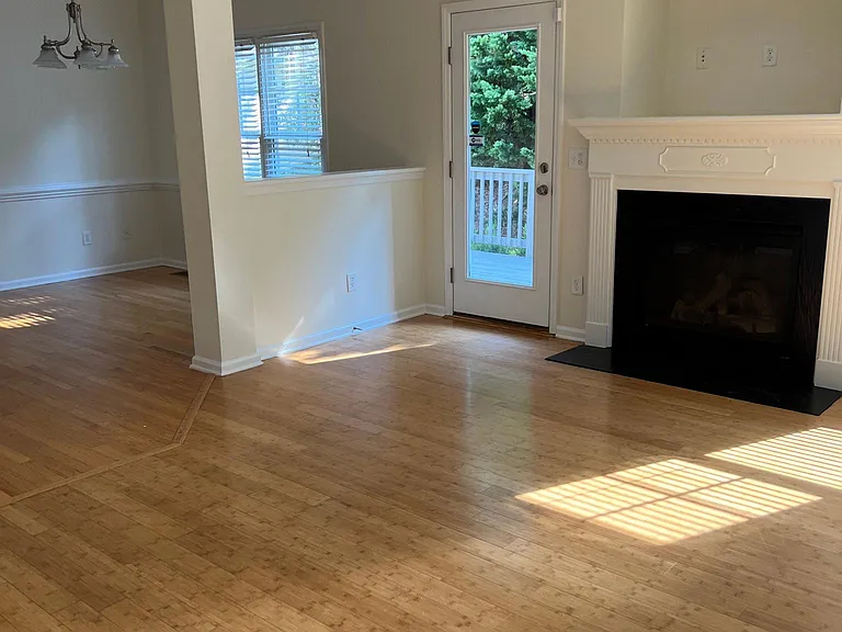 208 Old Barn Ln — Photo 2
