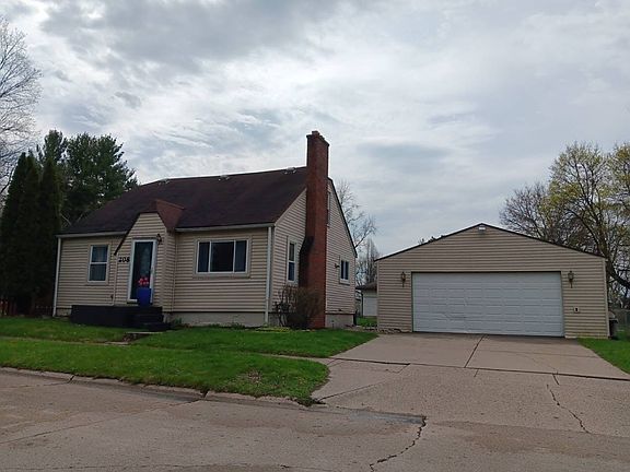2nd image of 208 Poplar St