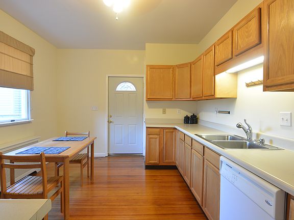 4th image of 136 E Grand Ave