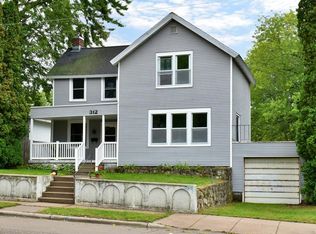 312 Hiawatha Dr E, Wabasha, MN 55981