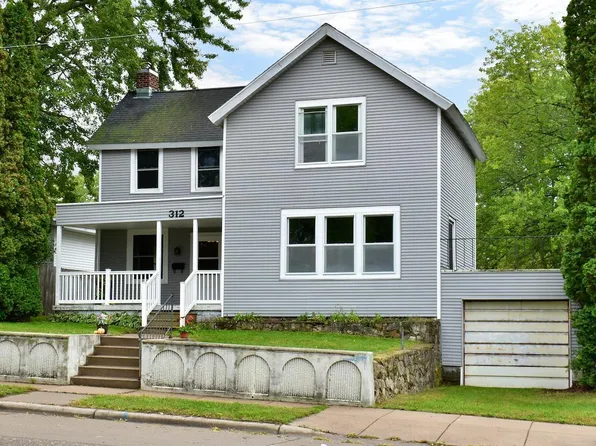 312 Hiawatha Dr E, Wabasha, MN 55981