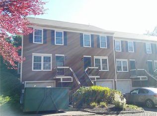 75 Foxbridge Village Rd, Branford, CT 06405