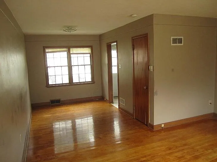 2405 Knapp St — Photo 3
