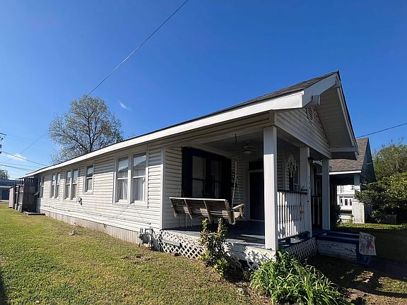 4th image of 404 Bres Ave