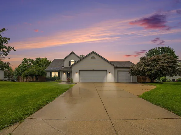 2460 Meadow Dr, Zeeland, MI 49464