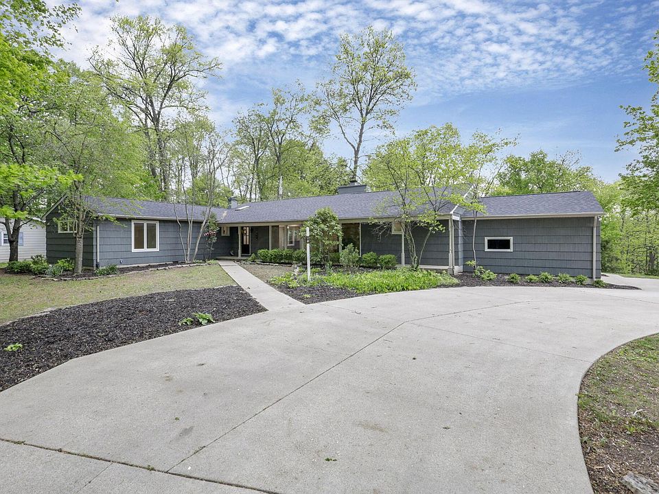 1st image of 1364 Longwood Dr NE