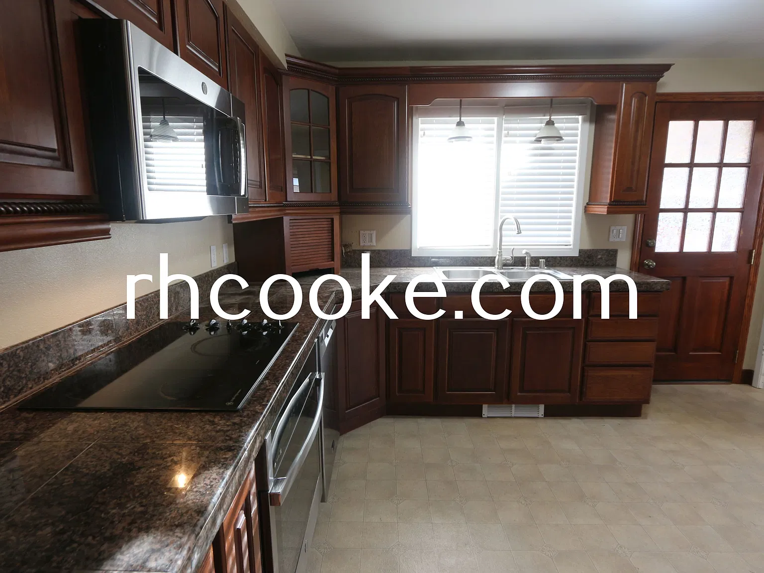 4 bed, 1131 sqft, $2,050 — Photo 3