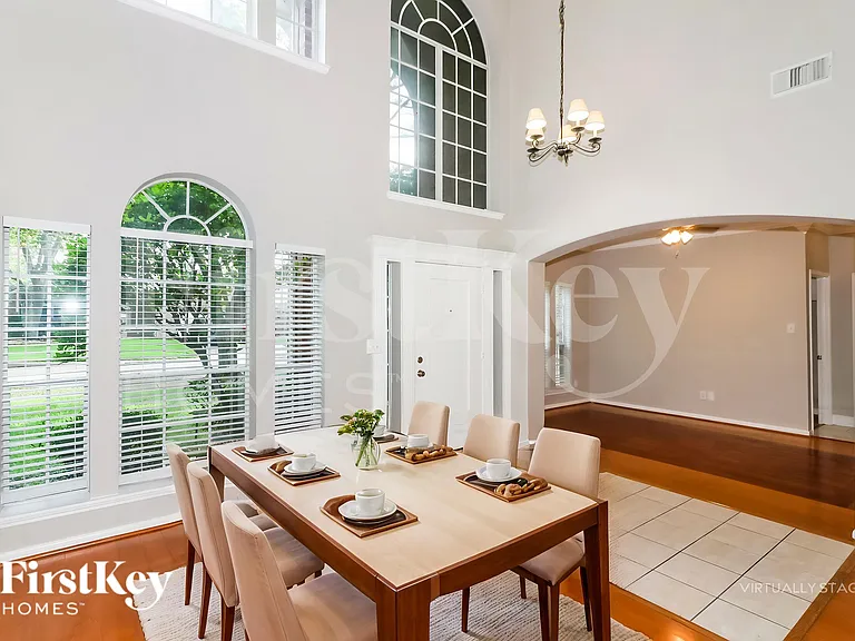 902 Rock Springs Dr — Photo 7