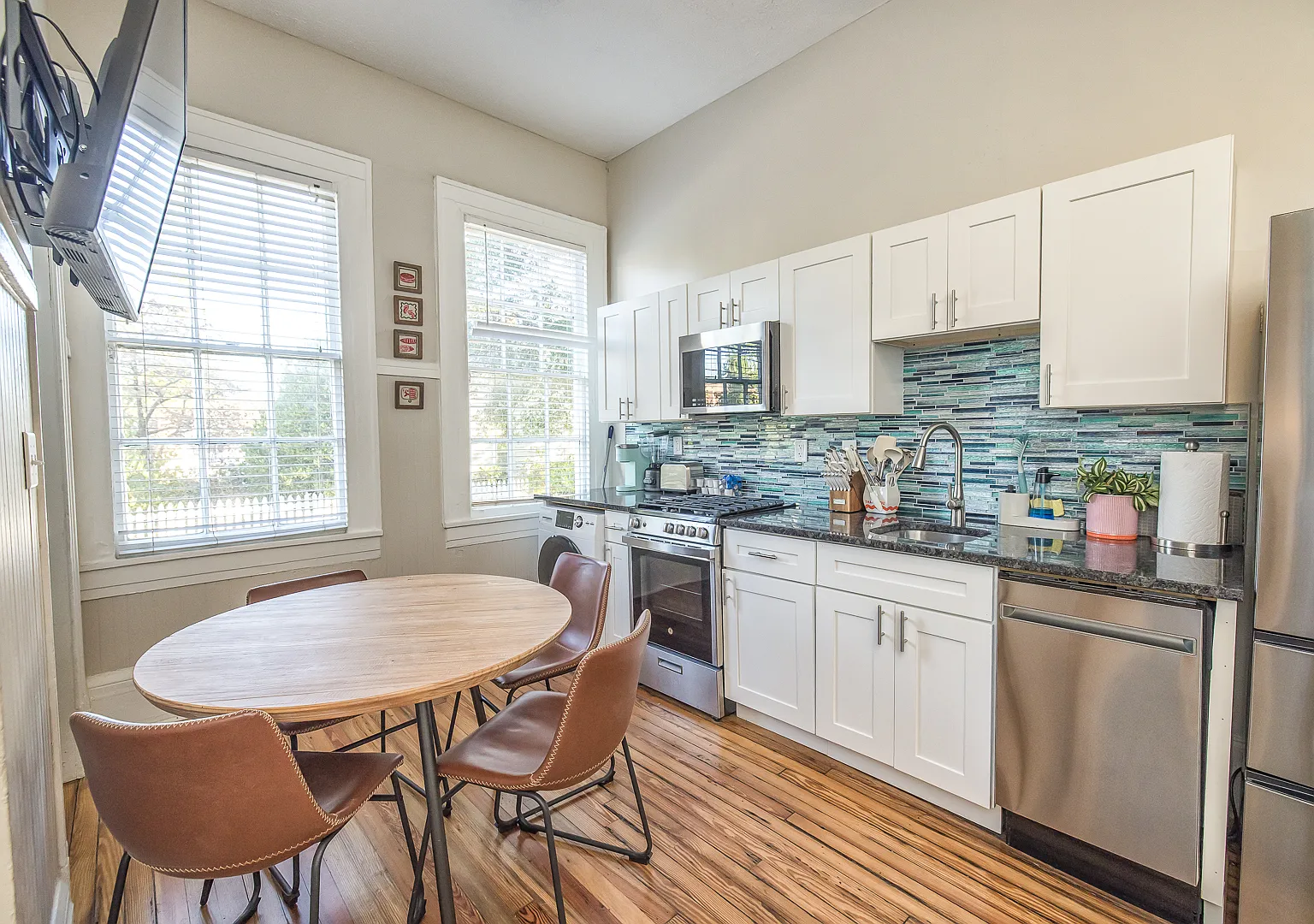 1 bed, 1.0 bath, 455 sqft, $1,700 — Photo 2