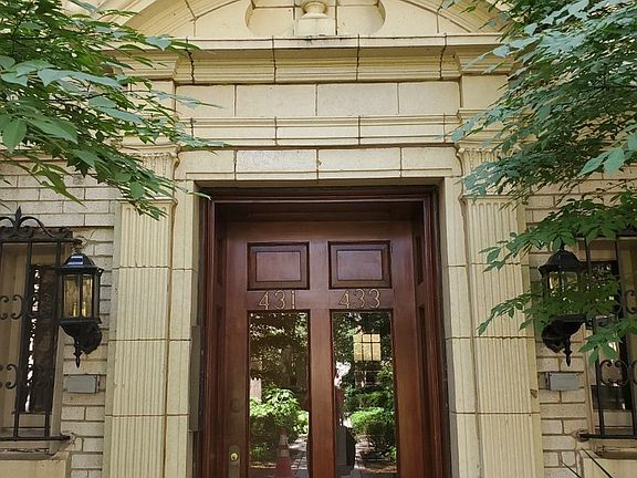 2nd image of 433 W Aldine Ave #B