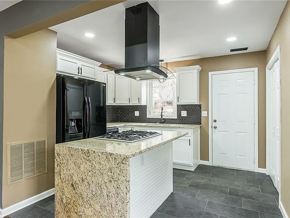 5th image of 1030 Garfield Ave