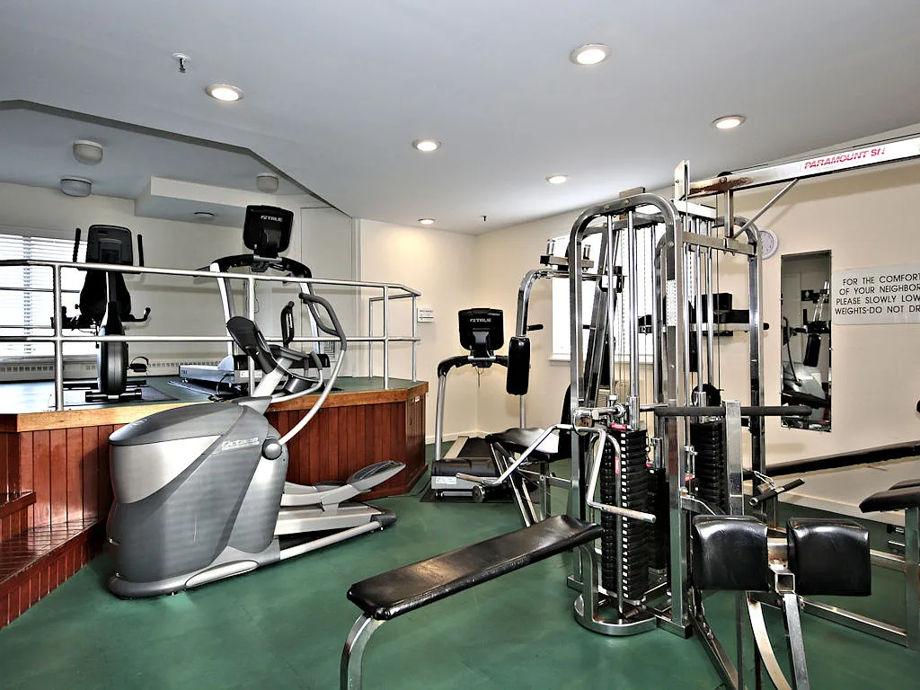 Luxury Condo for Rent — Photo 3
