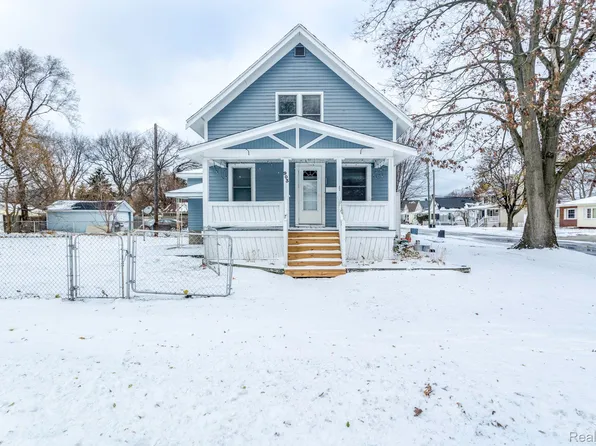903 Tunnel St, Port Huron, MI 48060