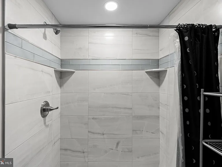 1528 W Seybert St — Photo 33