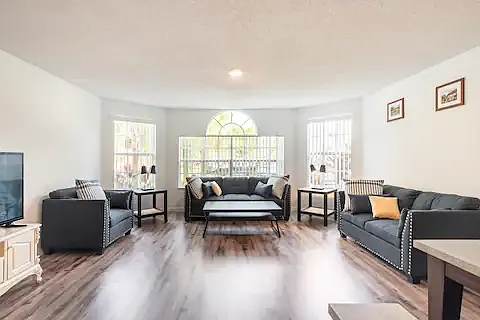 5003 Laguna Bay Cir #11