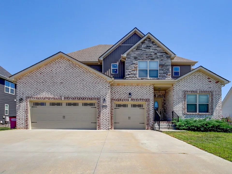 332 Bluebriar Trce
