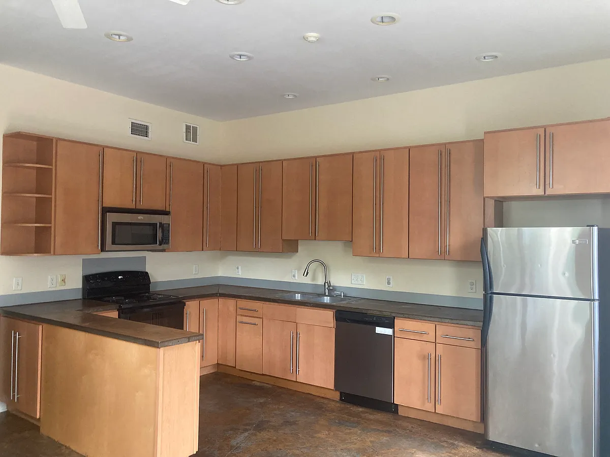 Kitchen with attached living room ground floor - 2424 Drayton St