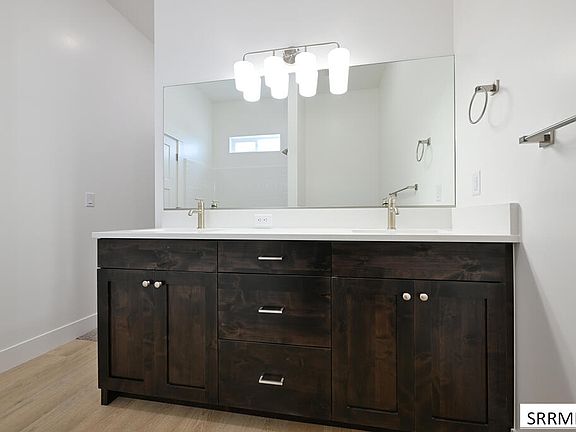 5th image of 6880 Bronson Dr