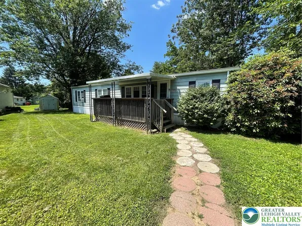 8850 Turkey Ridge Rd, Breinigsville, PA 18031