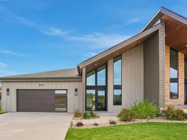 3912 Keagles Xing, Cedar Falls, IA 50613