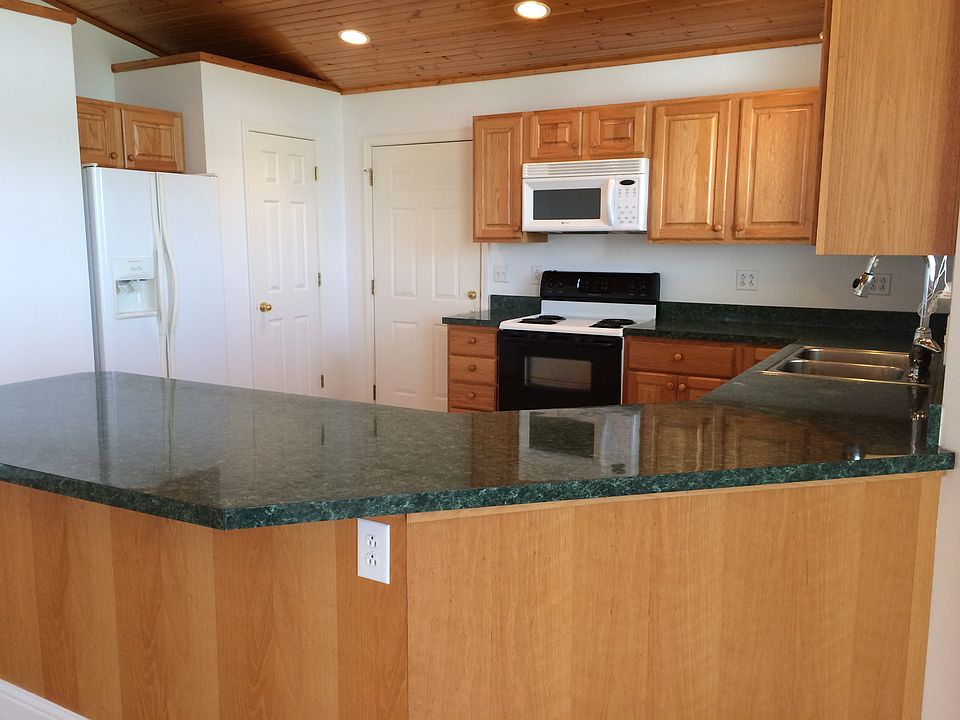 Kitchen: electric stove, side by side refrigerator, dishwash