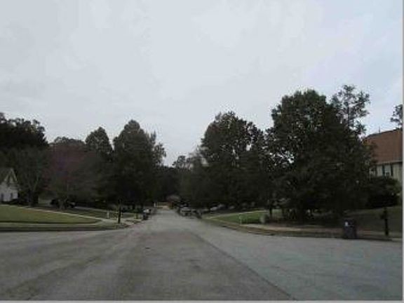 Exterior Neighborhood (street photo)