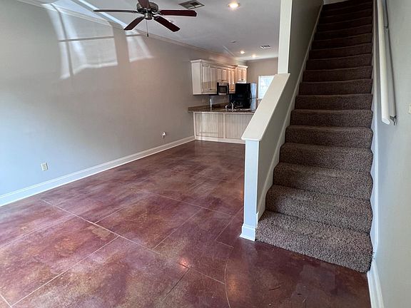 4th image of 2202 Johnston St #109