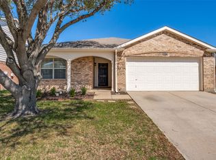 9013 Sagebrush Trl, Aubrey, TX 76227