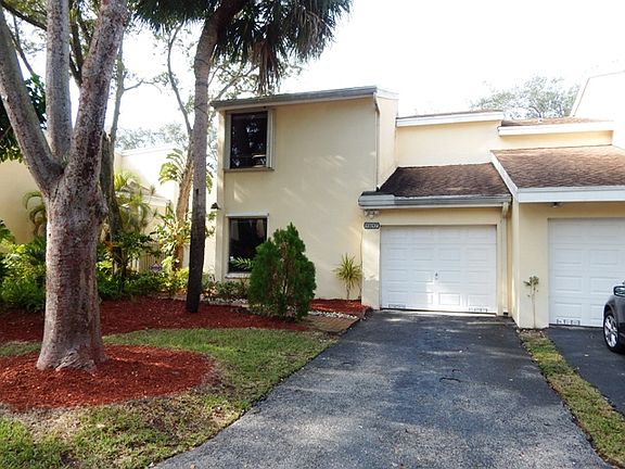 2nd image of 9897 Fairway Cove Ln