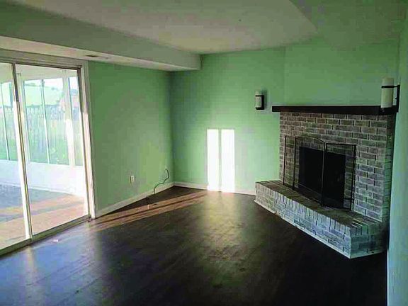 5th image of 201 E Hickory Grove Rd