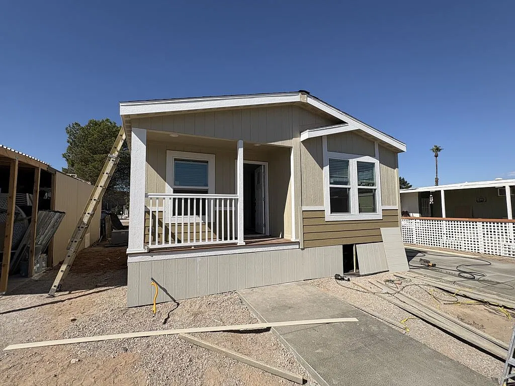 3 bed, 2.0 bath, 1123 sqft, $1,699 — Photo 3
