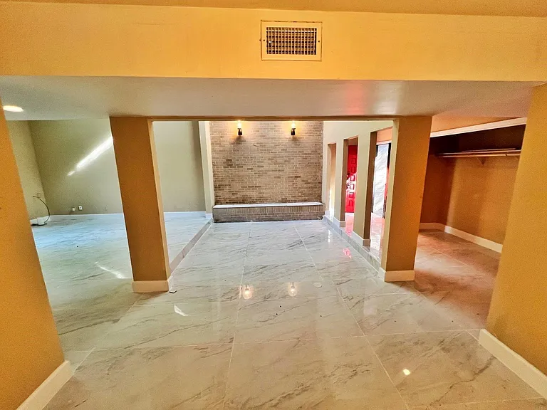 4560 Bellaire Blvd — Photo 3