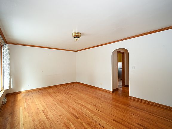 5th image of 119 N Wisconsin Ave