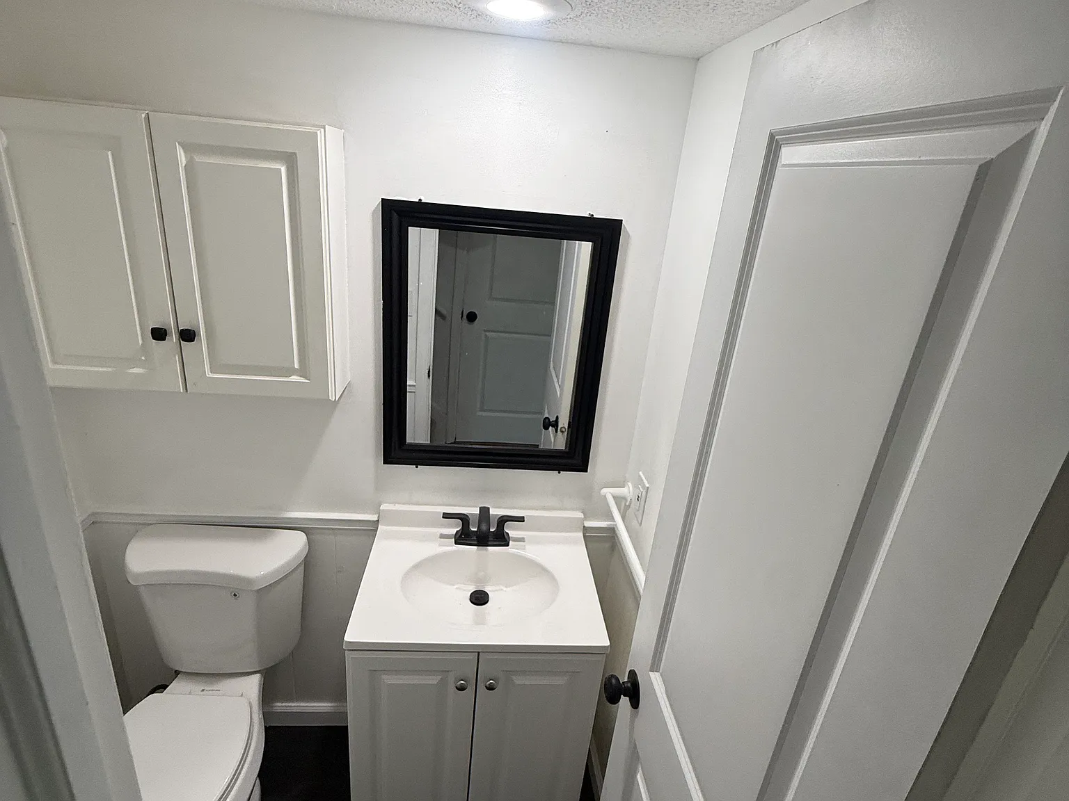 4 bed, 2.5 bath, 2350 sqft, $3,500 — Photo 2